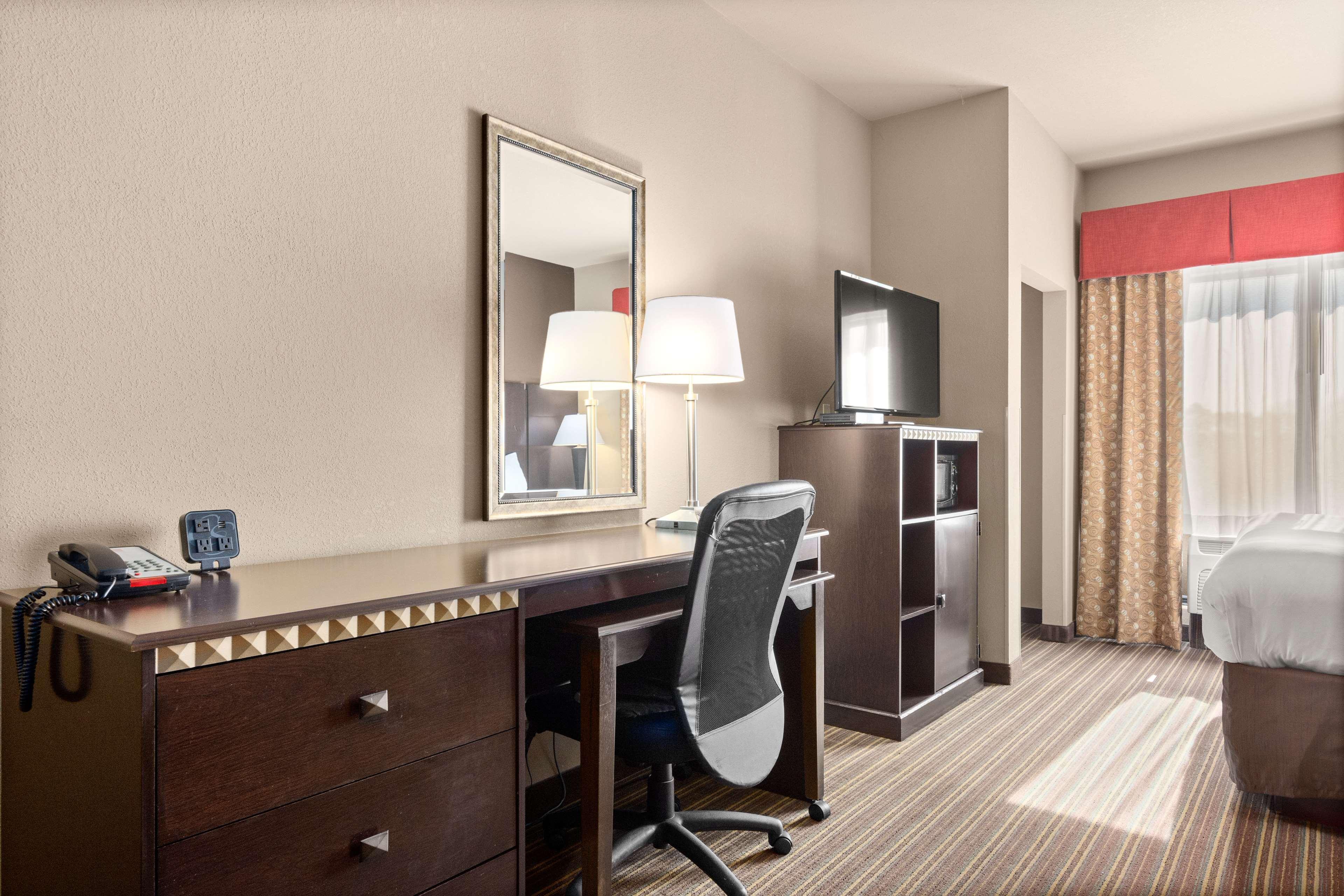 Surestay Plus Hotel By Best Western Portland Route 52 West Екстериор снимка