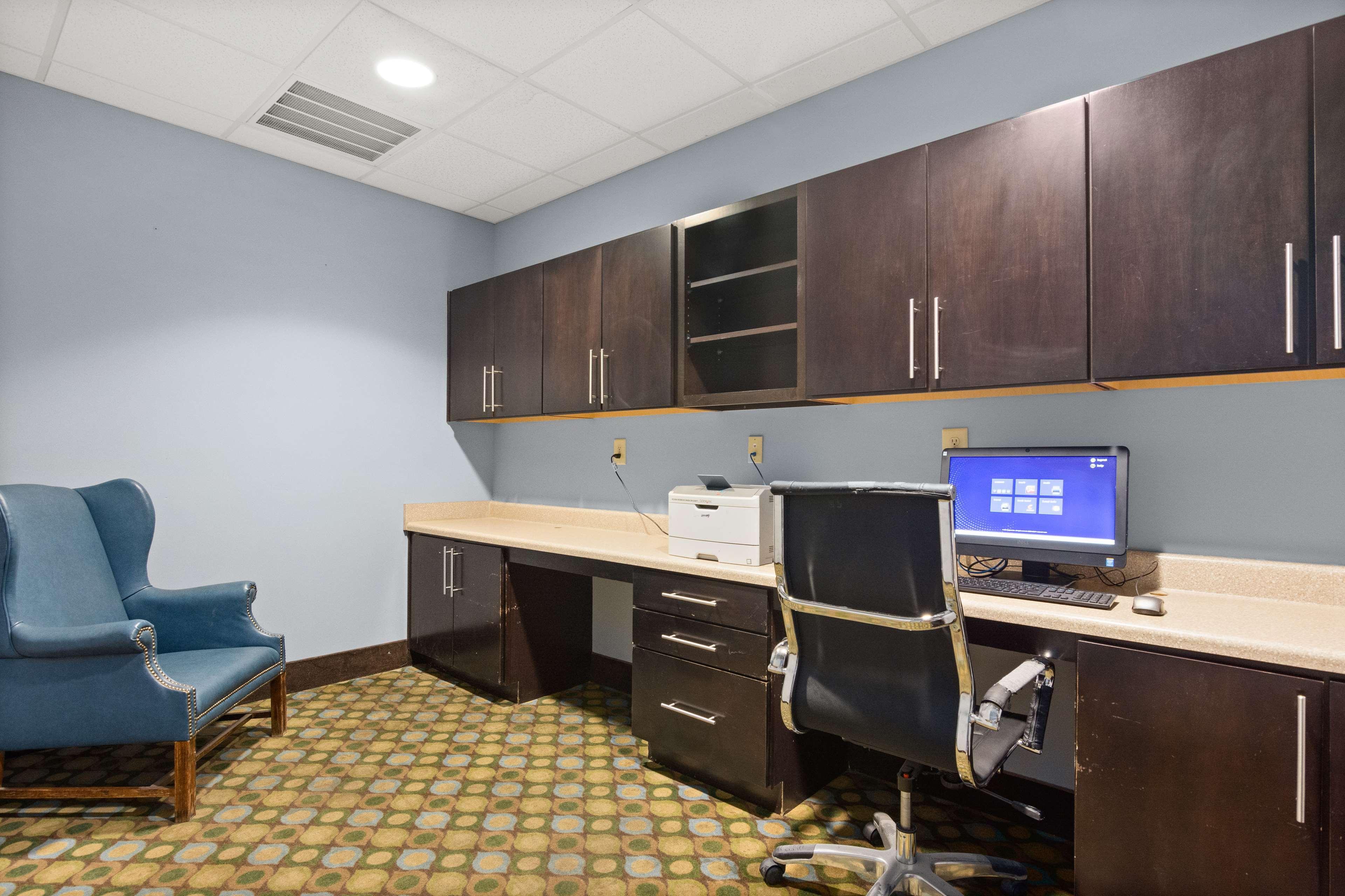 Surestay Plus Hotel By Best Western Portland Route 52 West Екстериор снимка