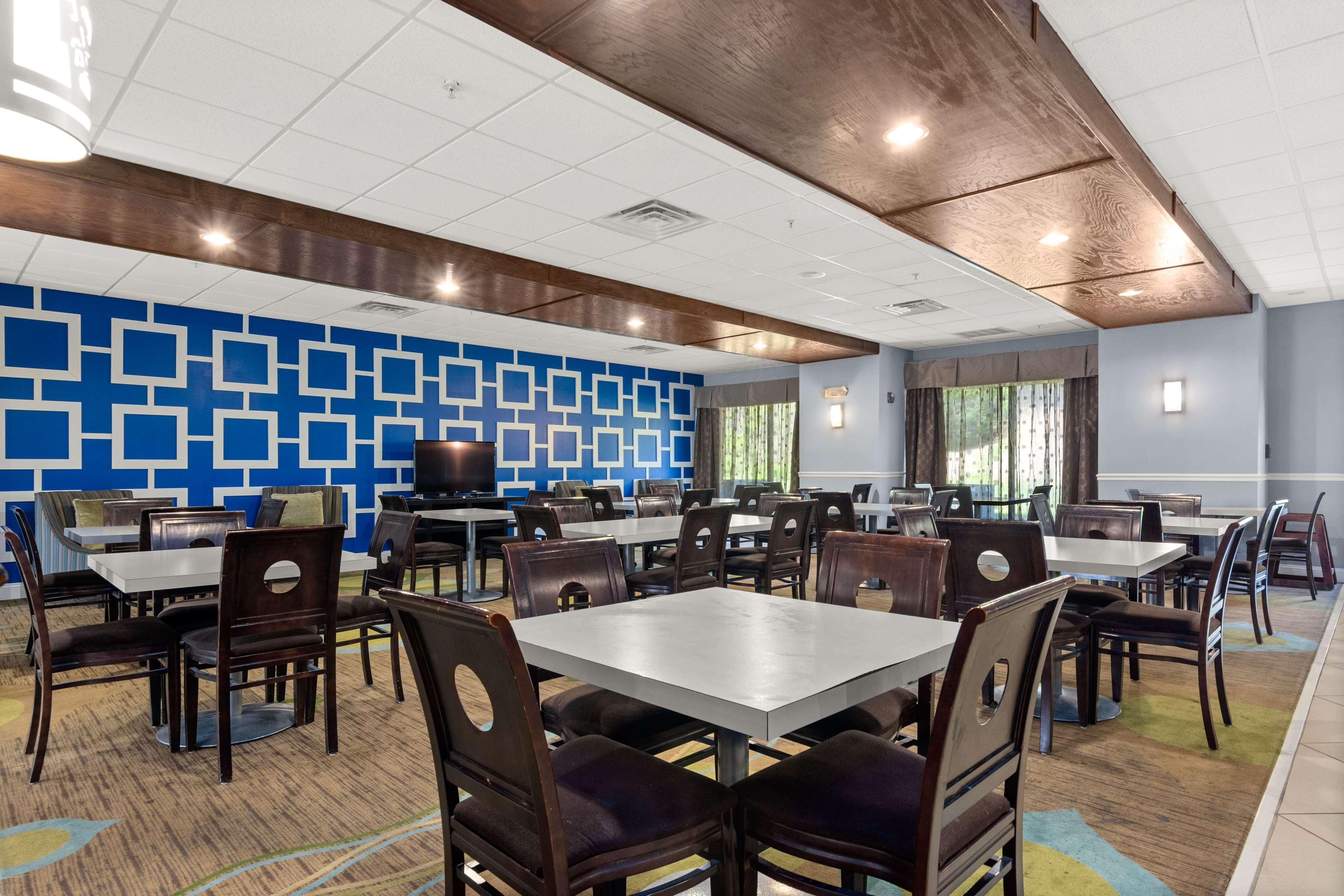 Surestay Plus Hotel By Best Western Portland Route 52 West Екстериор снимка