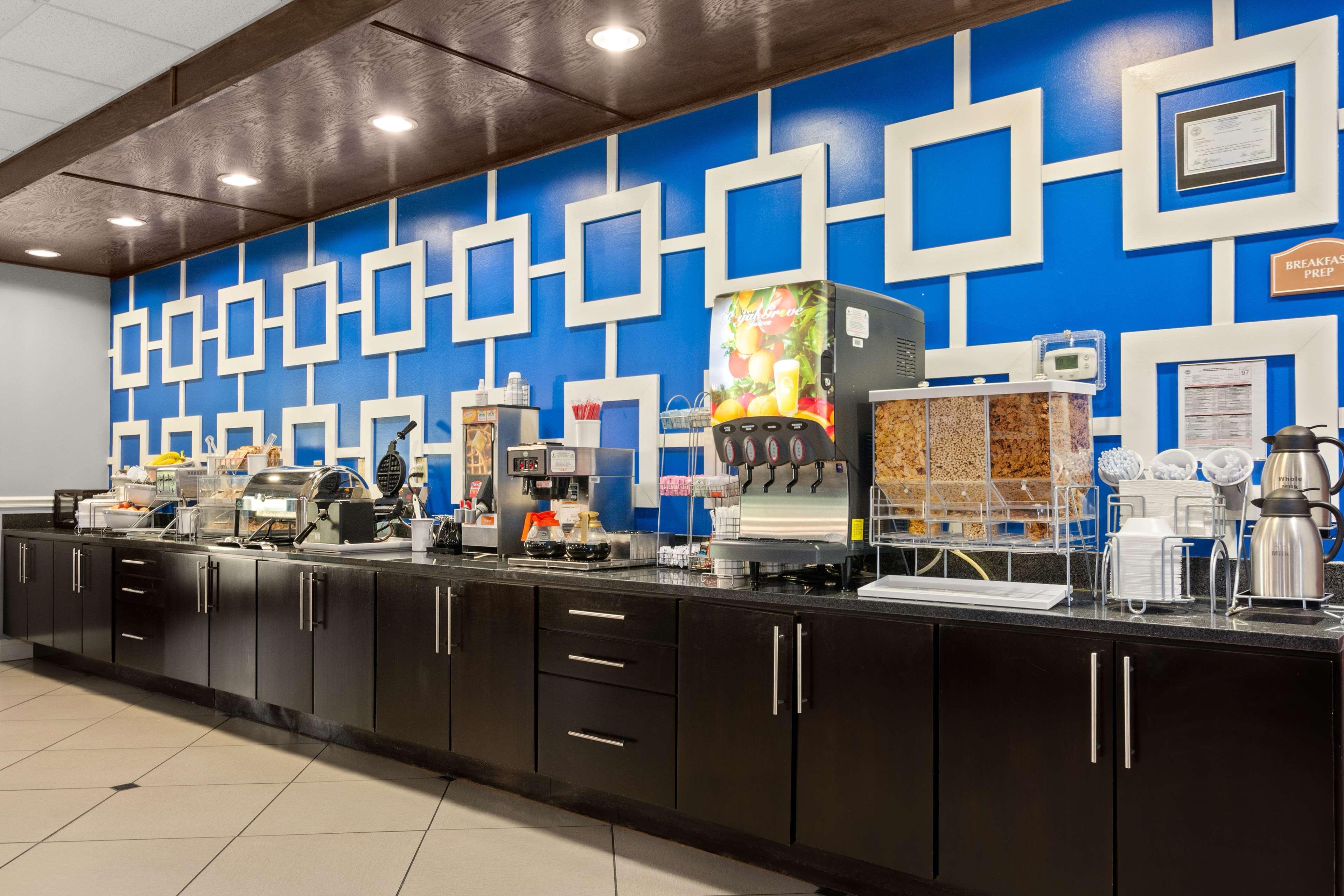 Surestay Plus Hotel By Best Western Portland Route 52 West Екстериор снимка